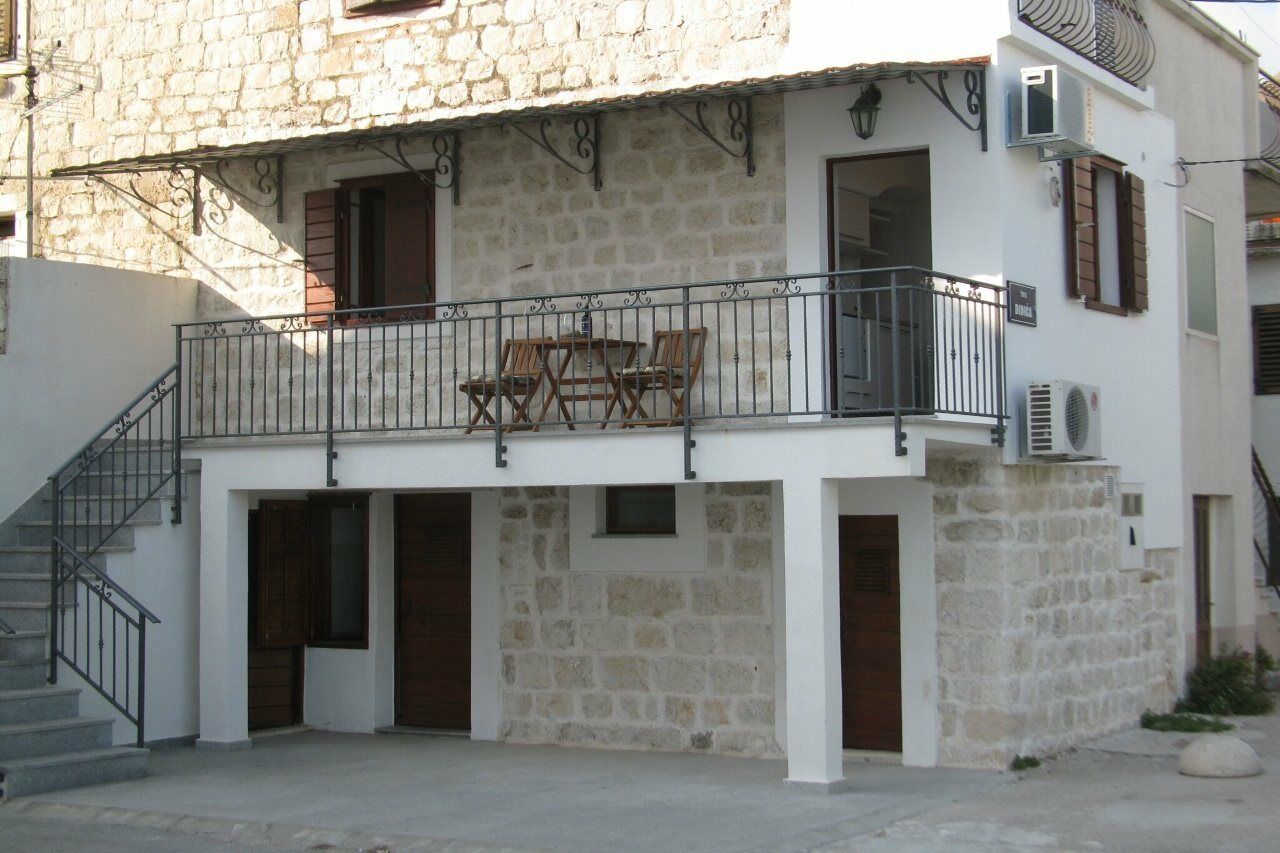 Apartment Noa Kaštel Kambelovac Zewnętrze zdjęcie