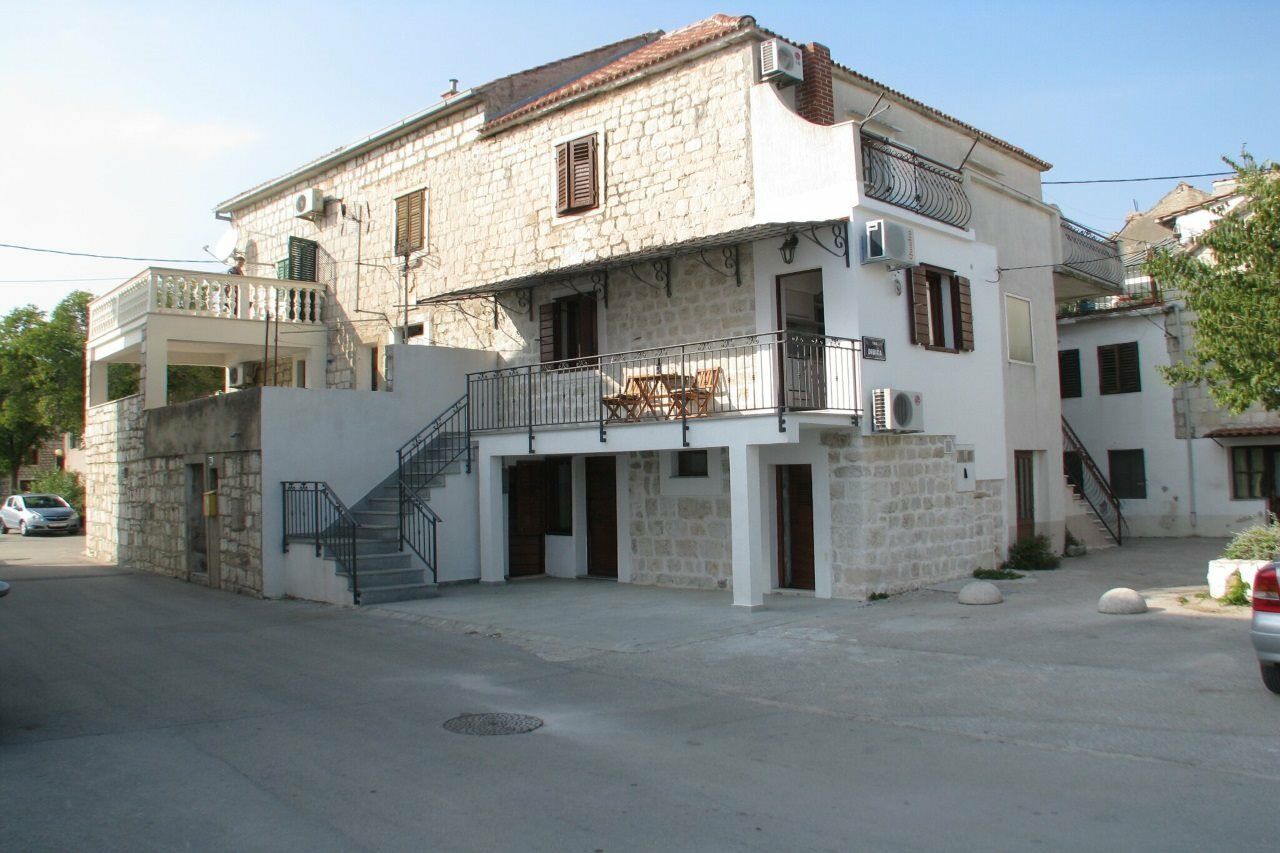 Apartment Noa Kaštel Kambelovac Zewnętrze zdjęcie